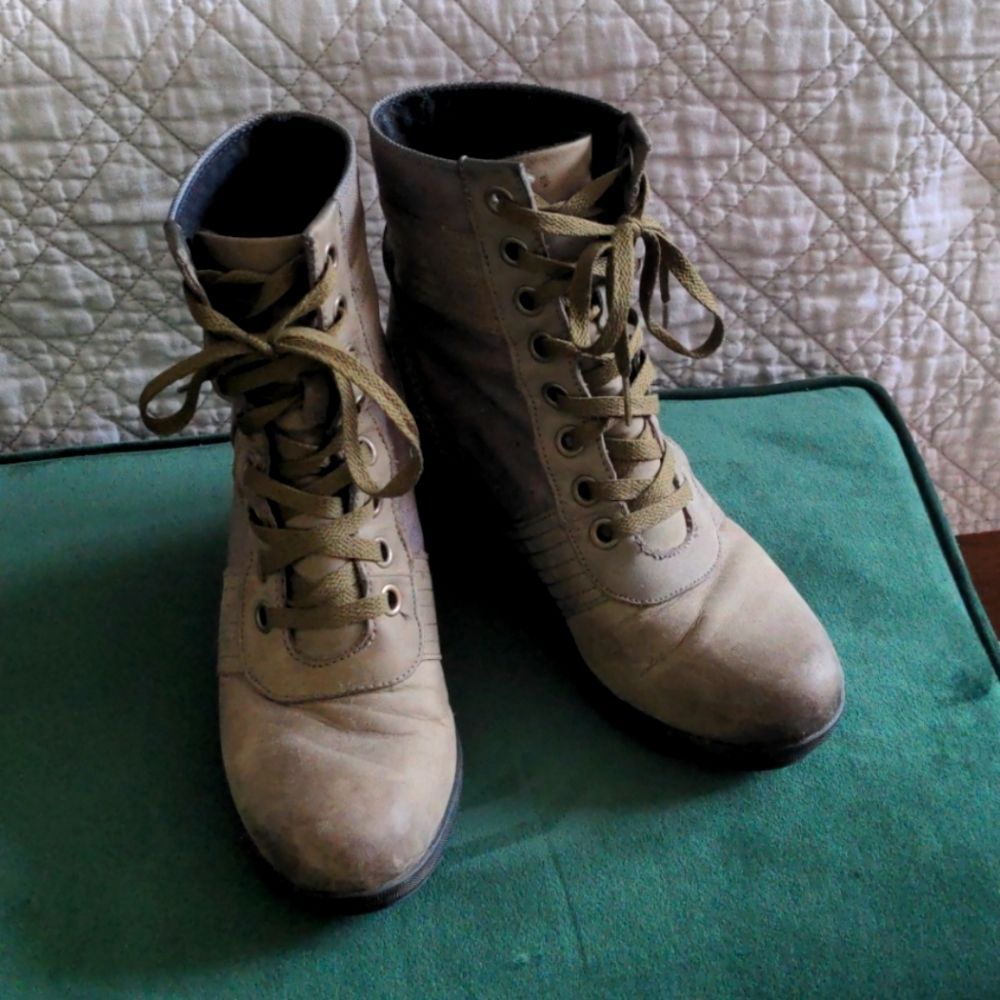 Sorel Joan of Arctic lace up boots